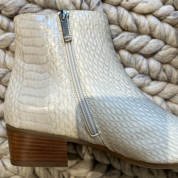AQUATALIA Snake Skin Bootie Size 8.5 - Picture 5 of 8